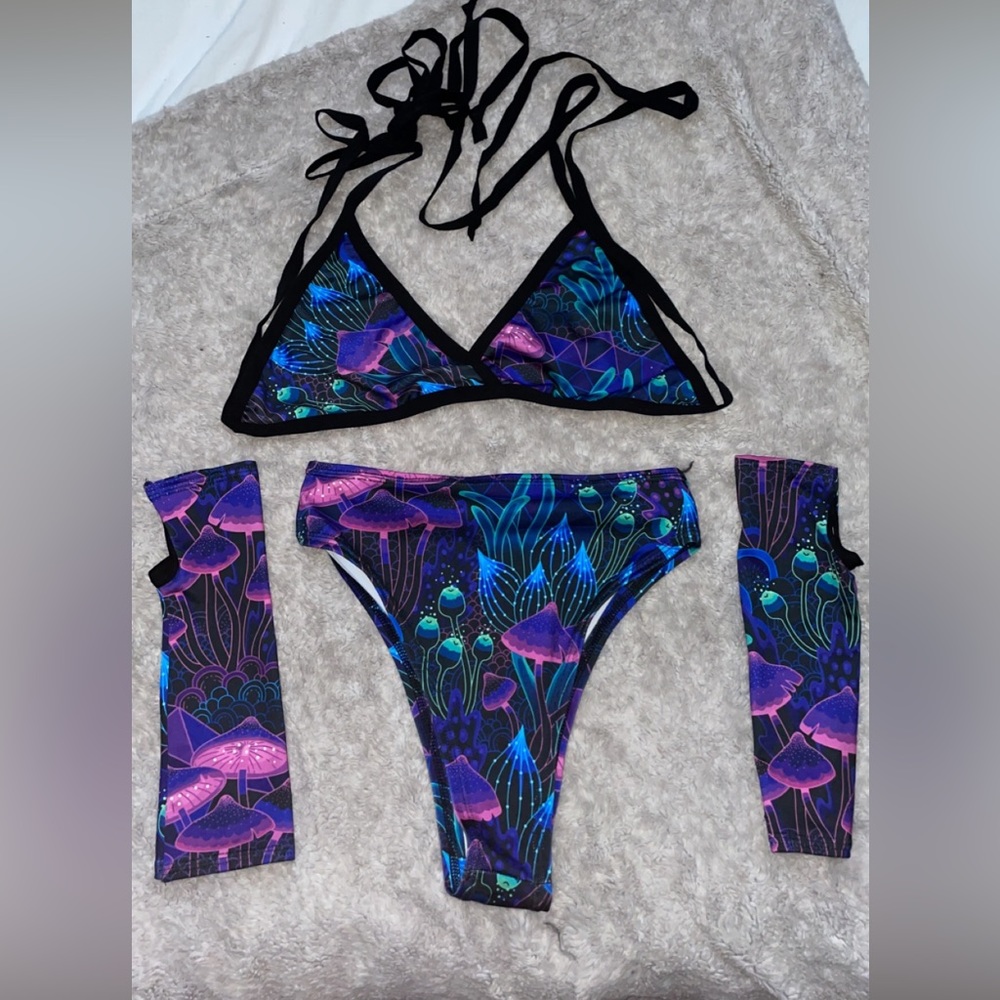 Lyte Couture X IHR Dazed Mushroom Set in a size Medium/Large